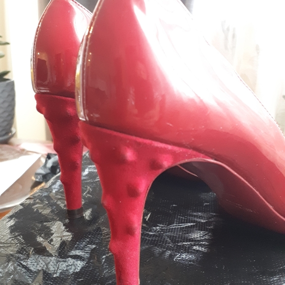 Yves Saint Laurant, Authentic, bought in Europe, worn 3 times. - Picture 5 of 6